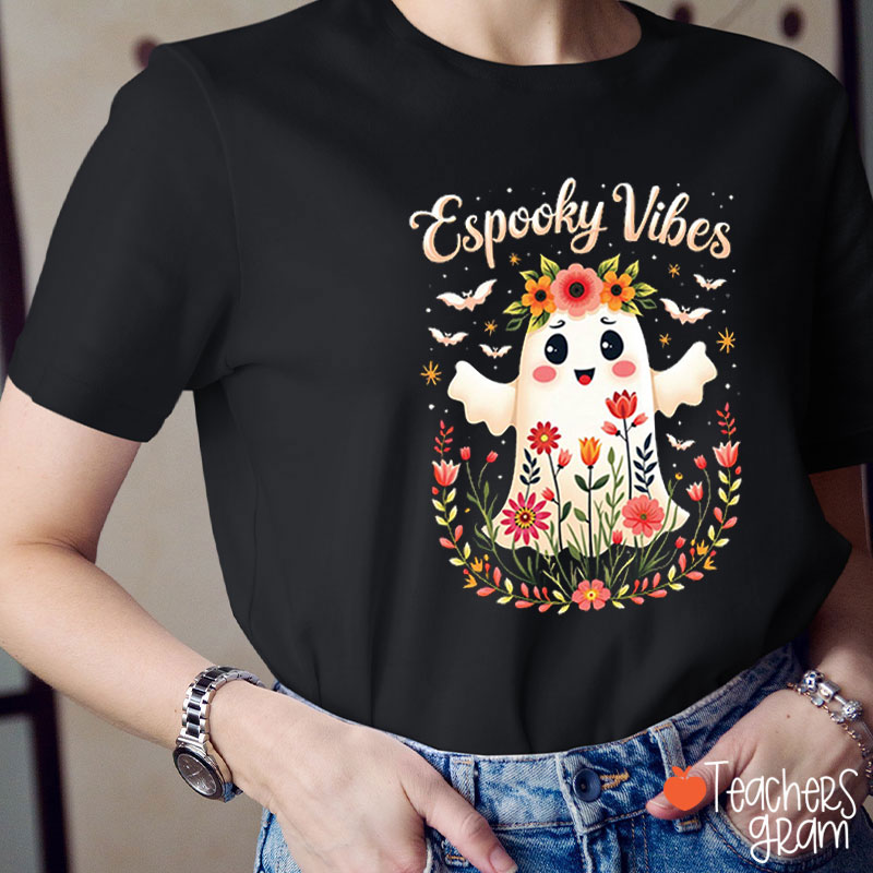Cute Lovely Ghost Espooky Vibes Spanish Teacher T-Shirt