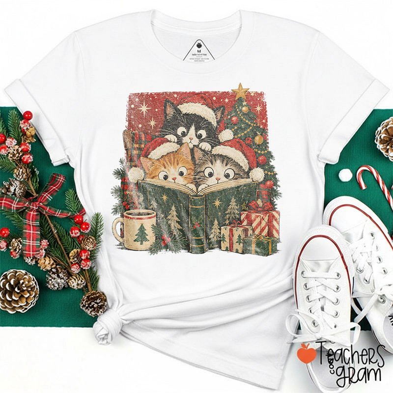 Vintage Bookish Christmas Cats Teacher T-Shirt