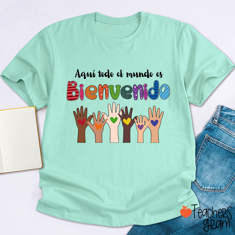 Aquí Todo El Mundo Es Bienvenido Spanish Teacher T-Shirt