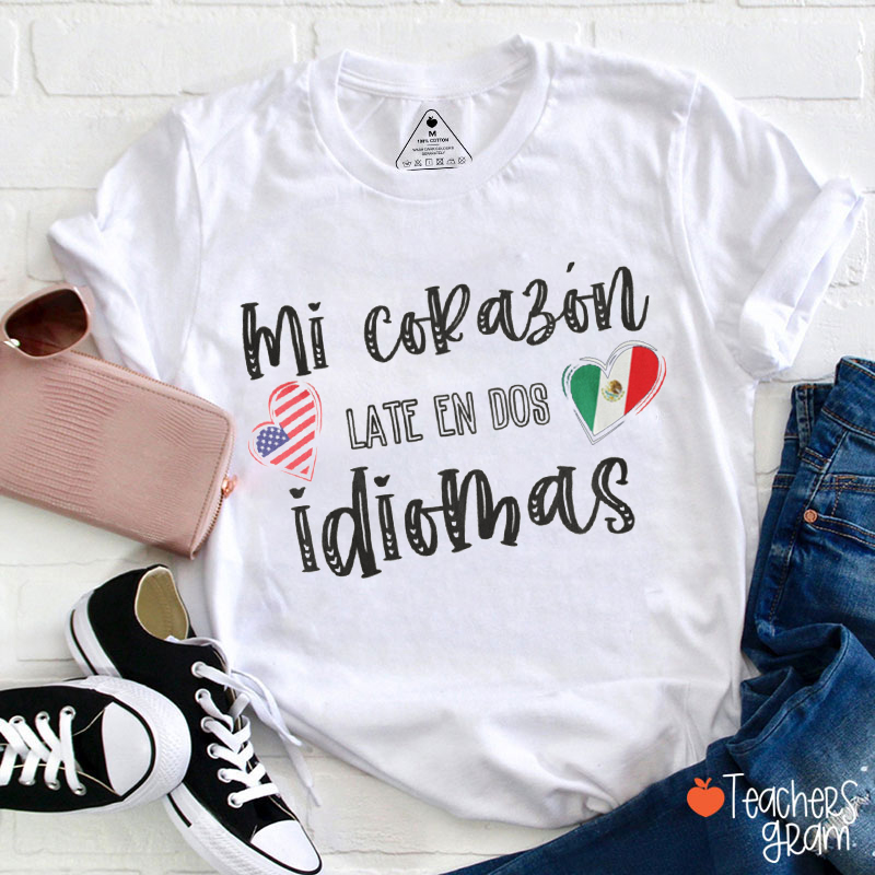 Mi Corazón Late En Dos Idiomas Spanish Teacher T-Shirt