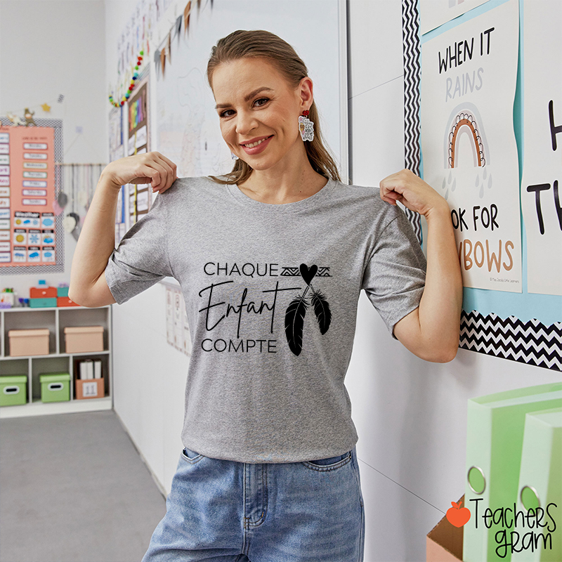 Chaque Enfant Compte French Teacher T-Shirt