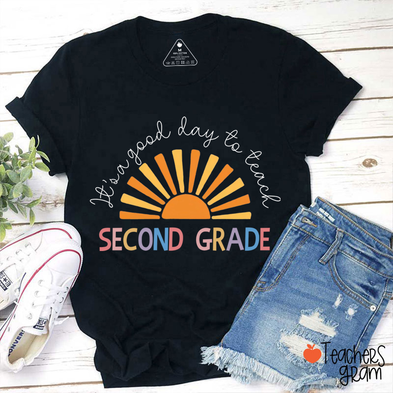 Personalized It's A Good Sunny Day To Learn Teacher T-Shirt