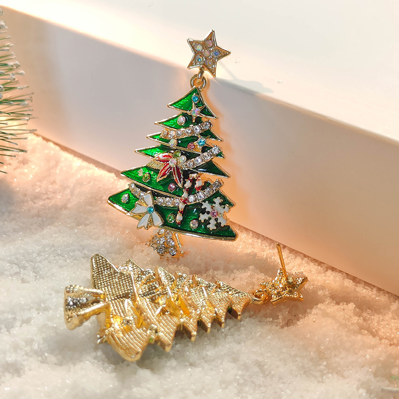 Diamond Christmas Tree Teacher Pin