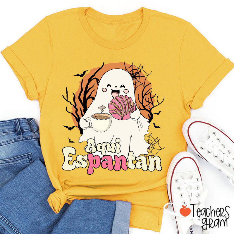 Aqui Espantan Halloween Spanish Teacher T-Shirt