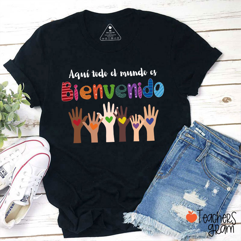 Aquí Todo El Mundo Es Bienvenido Spanish Teacher T-Shirt