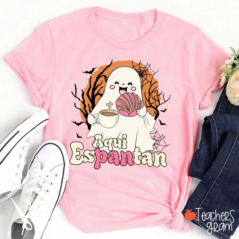 Aqui Espantan Halloween Spanish Teacher T-Shirt