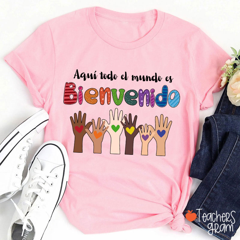 Aquí Todo El Mundo Es Bienvenido Spanish Teacher T-Shirt