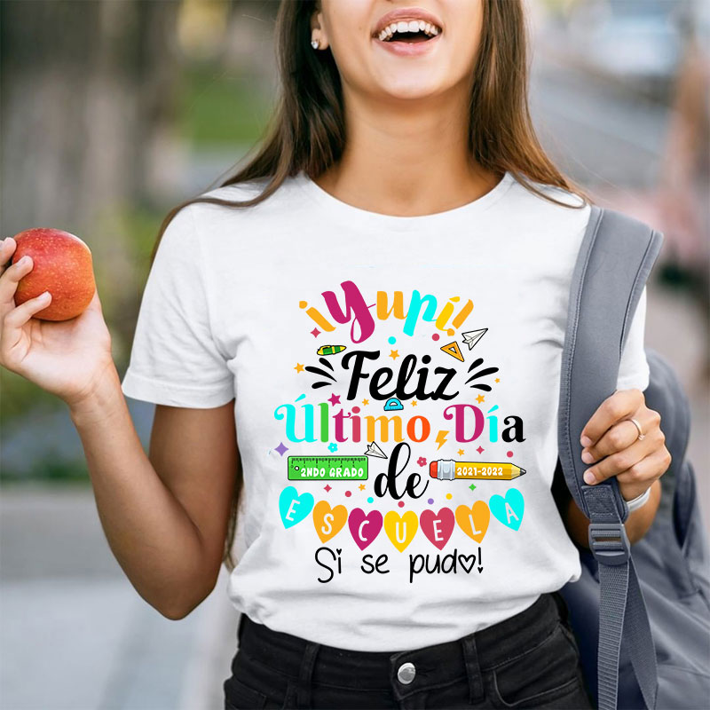 Personalized Último Día de Clases Teacher Spanish T-Shirt