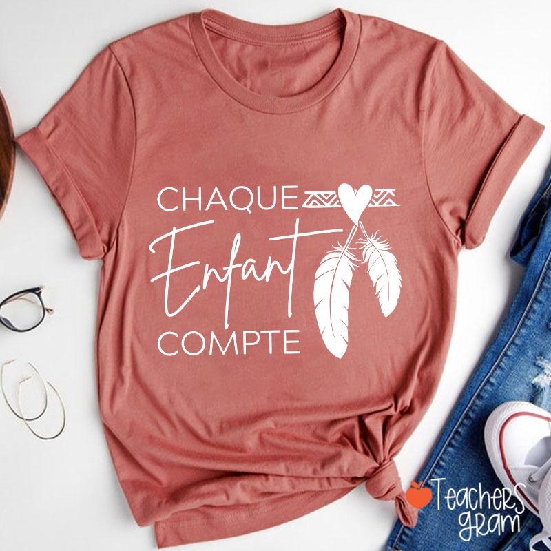 Chaque Enfant Compte French Teacher T-Shirt