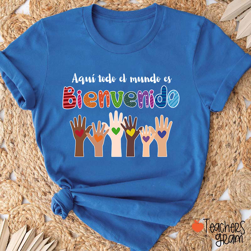 Aquí Todo El Mundo Es Bienvenido Spanish Teacher T-Shirt