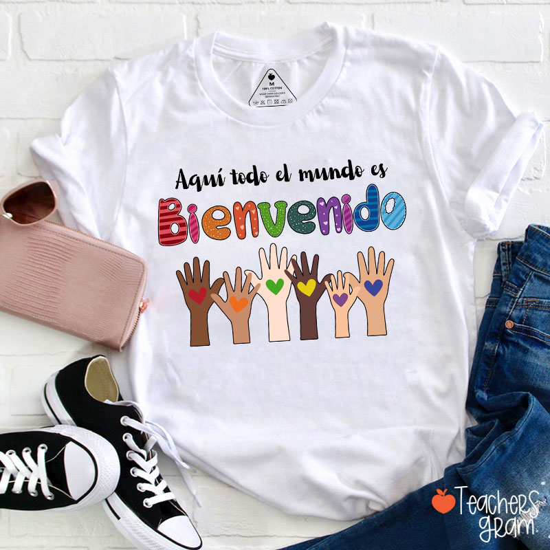Aquí Todo El Mundo Es Bienvenido Spanish Teacher T-Shirt