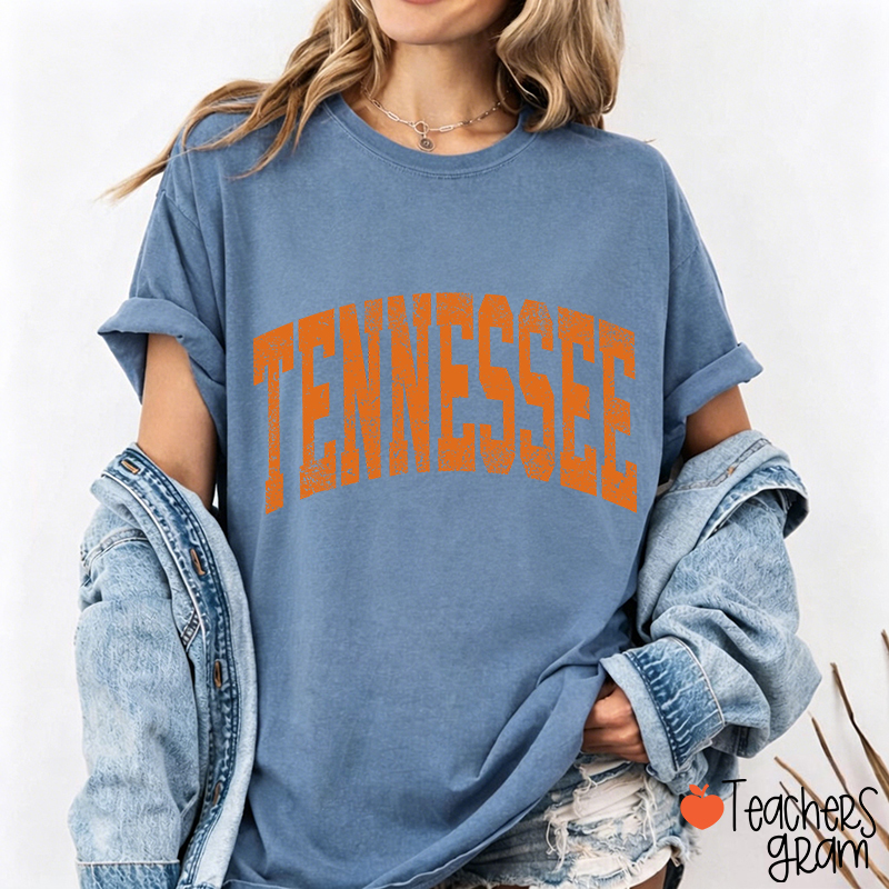 Vintage Distressed Tennessee Bold Arch Letter Teacher T-Shirt