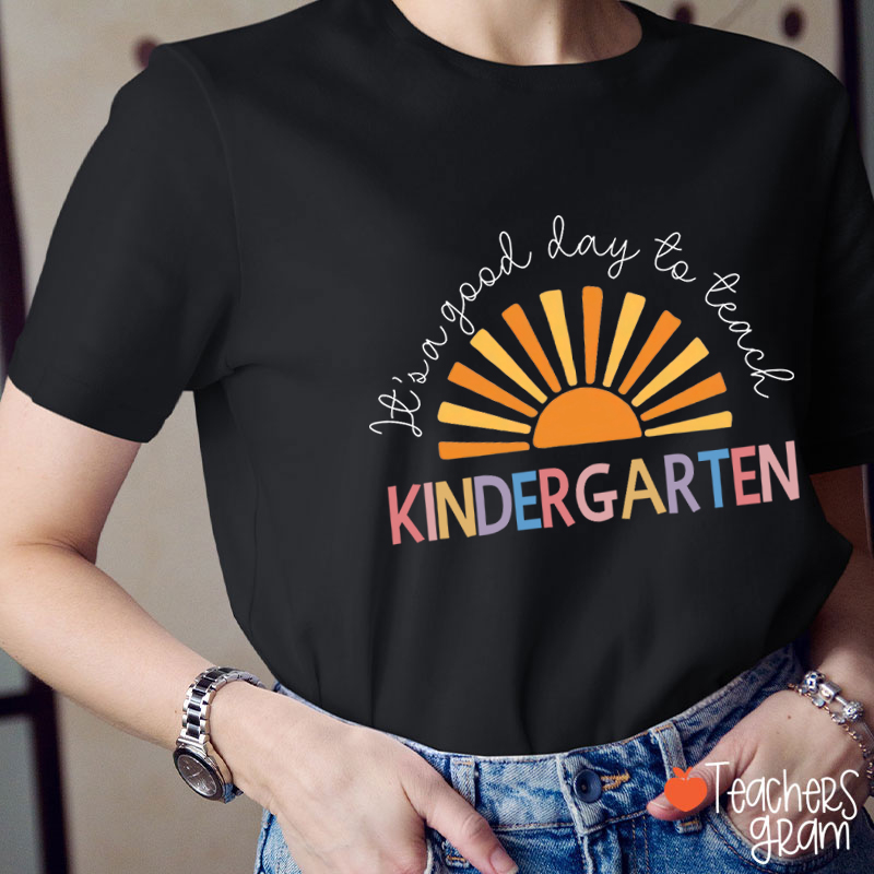 Personalized It's A Good Sunny Day To Learn Teacher T-Shirt