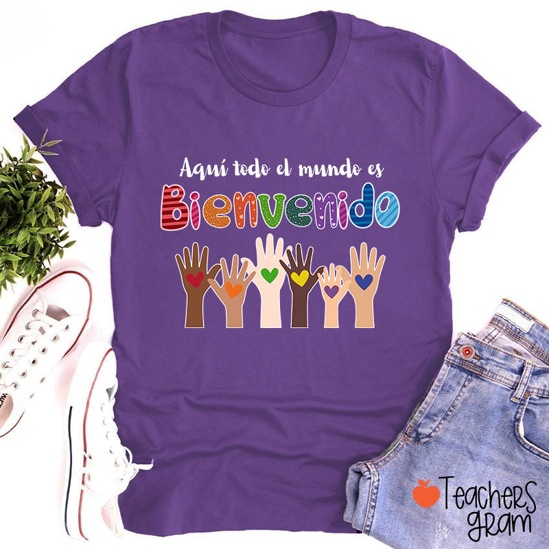 Aquí Todo El Mundo Es Bienvenido Spanish Teacher T-Shirt