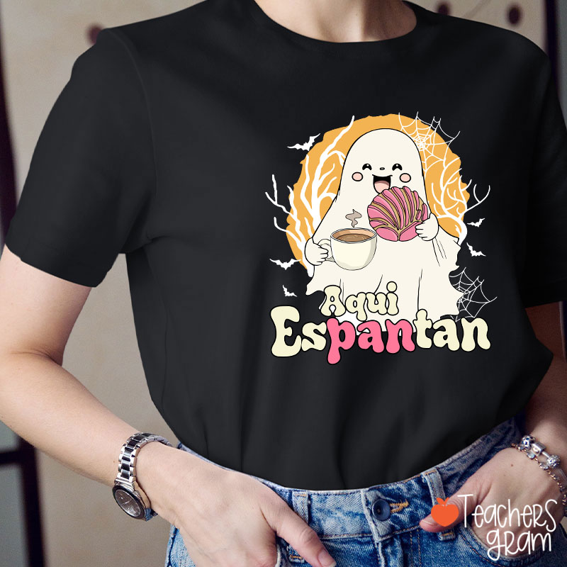 Aqui Espantan Halloween Spanish Teacher T-Shirt