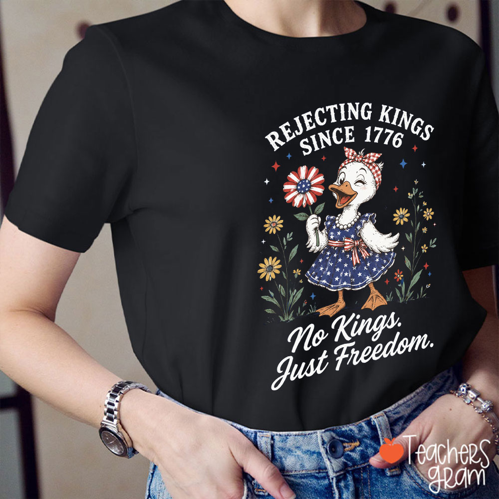 Rejecting Kings Since 1776 No Klings Just Freedom Teacher T-Shirt