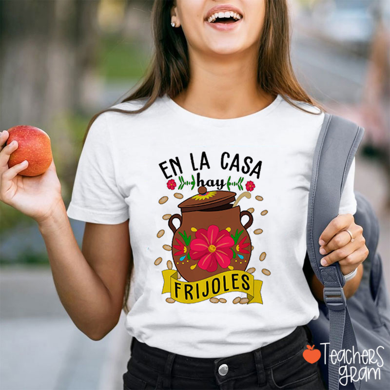 En La Casa Hay Frijoles Spanish Teacher T-Shirt