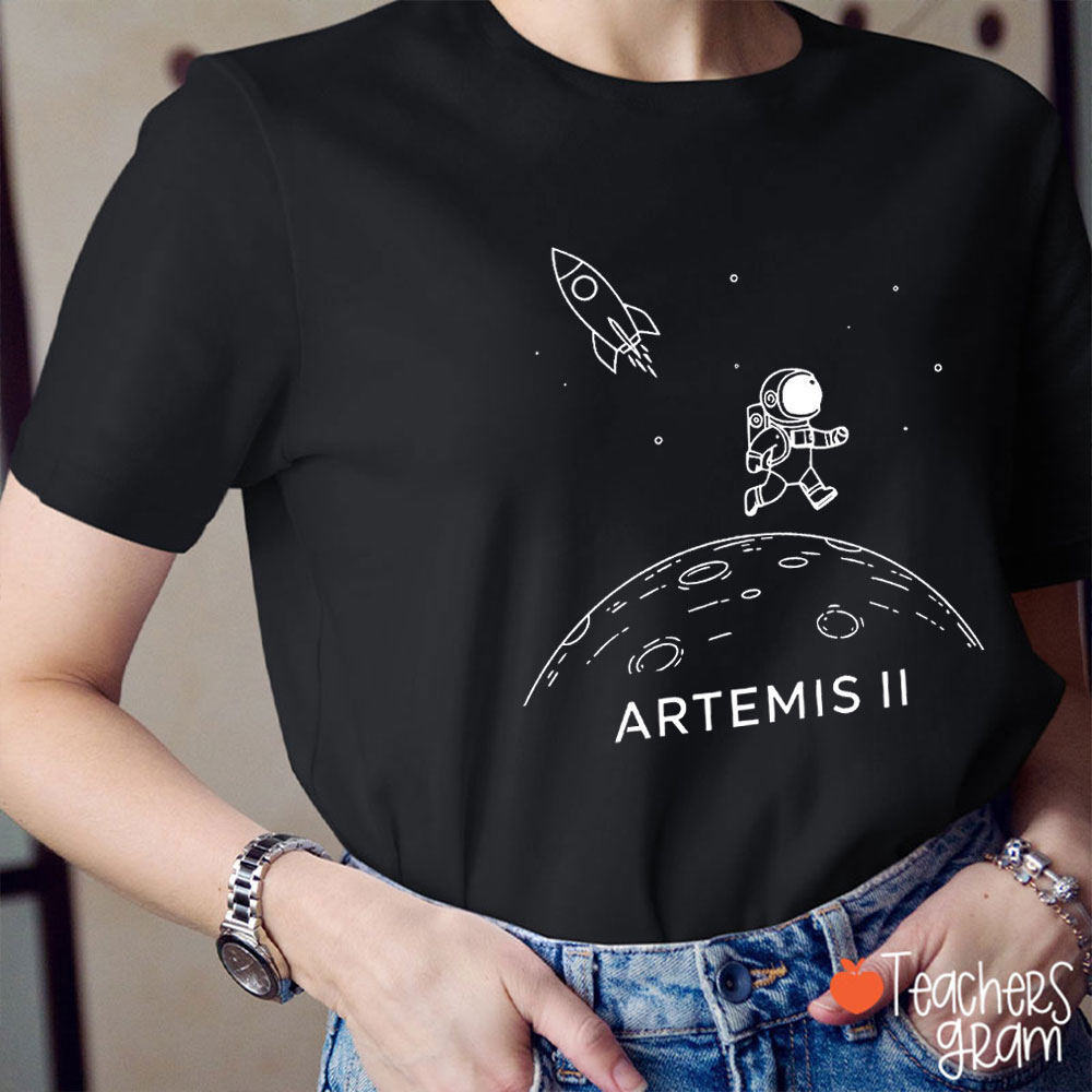 Artemis II Astronaut Moon Landing Teacher T-Shirt