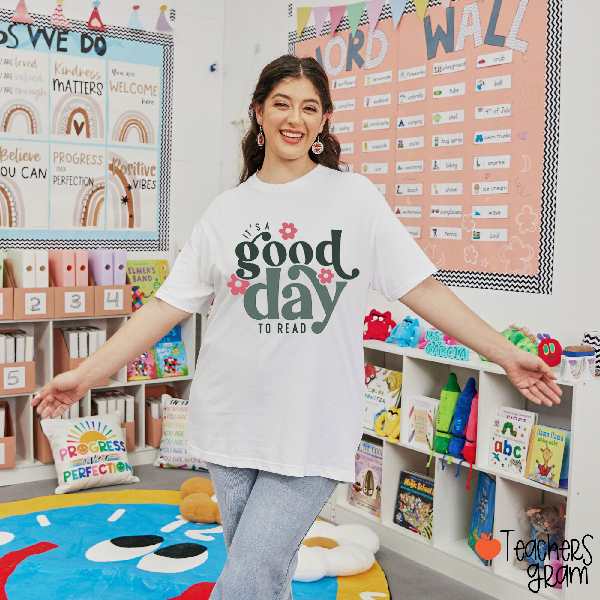 Pink Flower It's A Good Day To Read Teacher T-Shirt