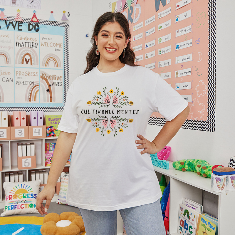 Cul Tivando Mentes Spanish Teacher T-Shirt