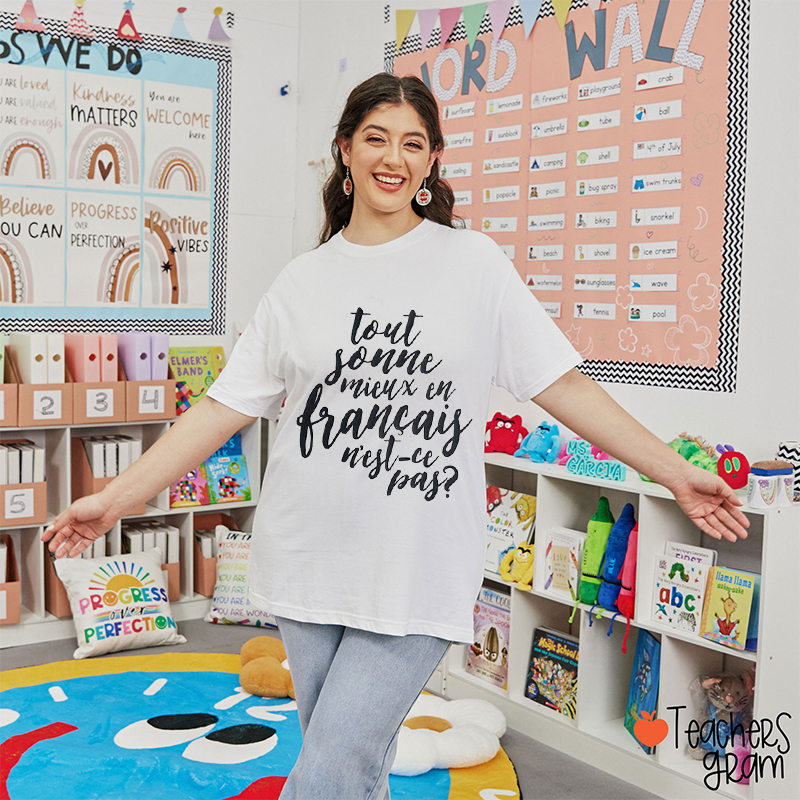 Tout Sonne Mieux En Francais French Teacher T-Shirt