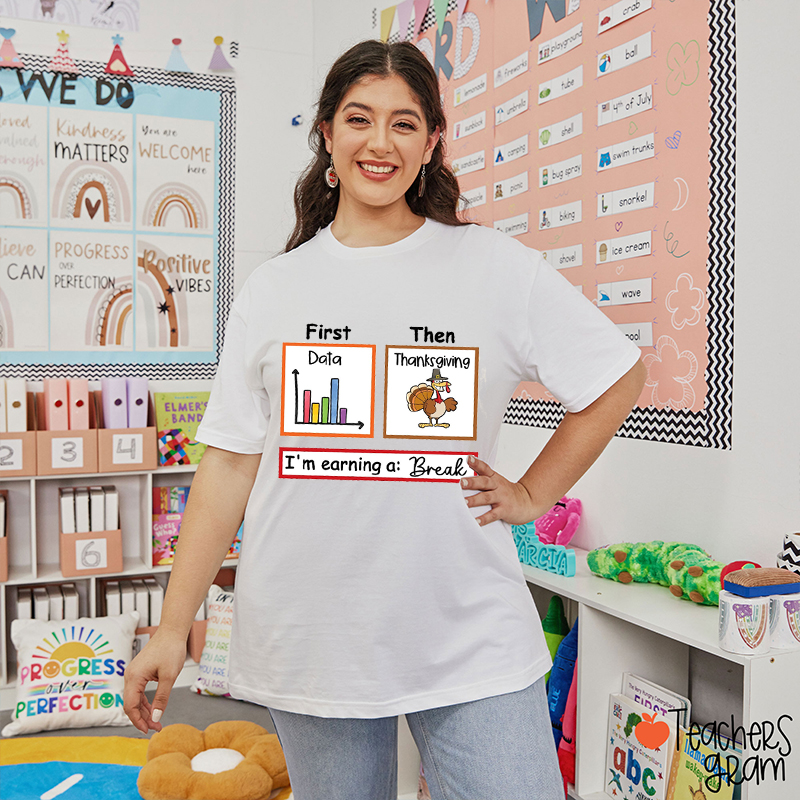 I'm Earning A Break Thanksgiving Teacher T-Shirt