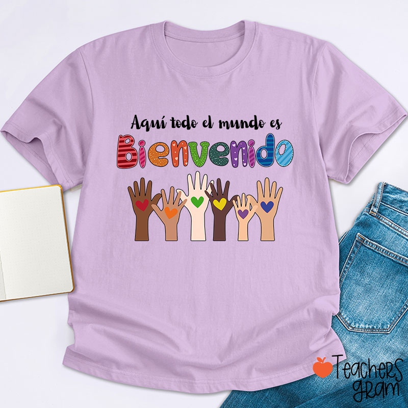 Aquí Todo El Mundo Es Bienvenido Spanish Teacher T-Shirt