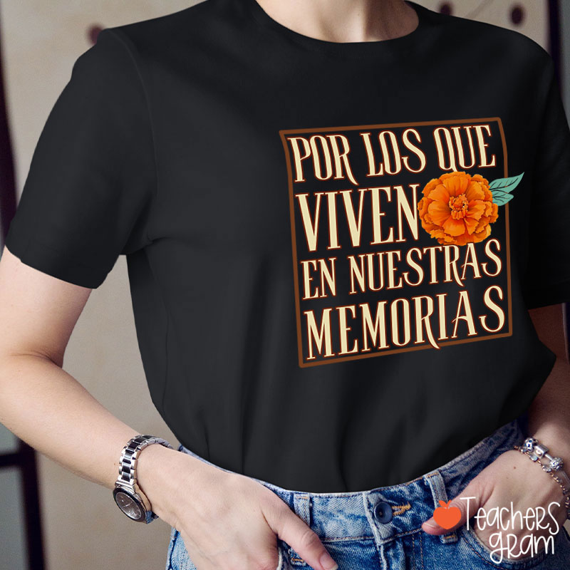 Por Los Que Viven En Nuestras Memorias Spanish Teacher T-Shirt