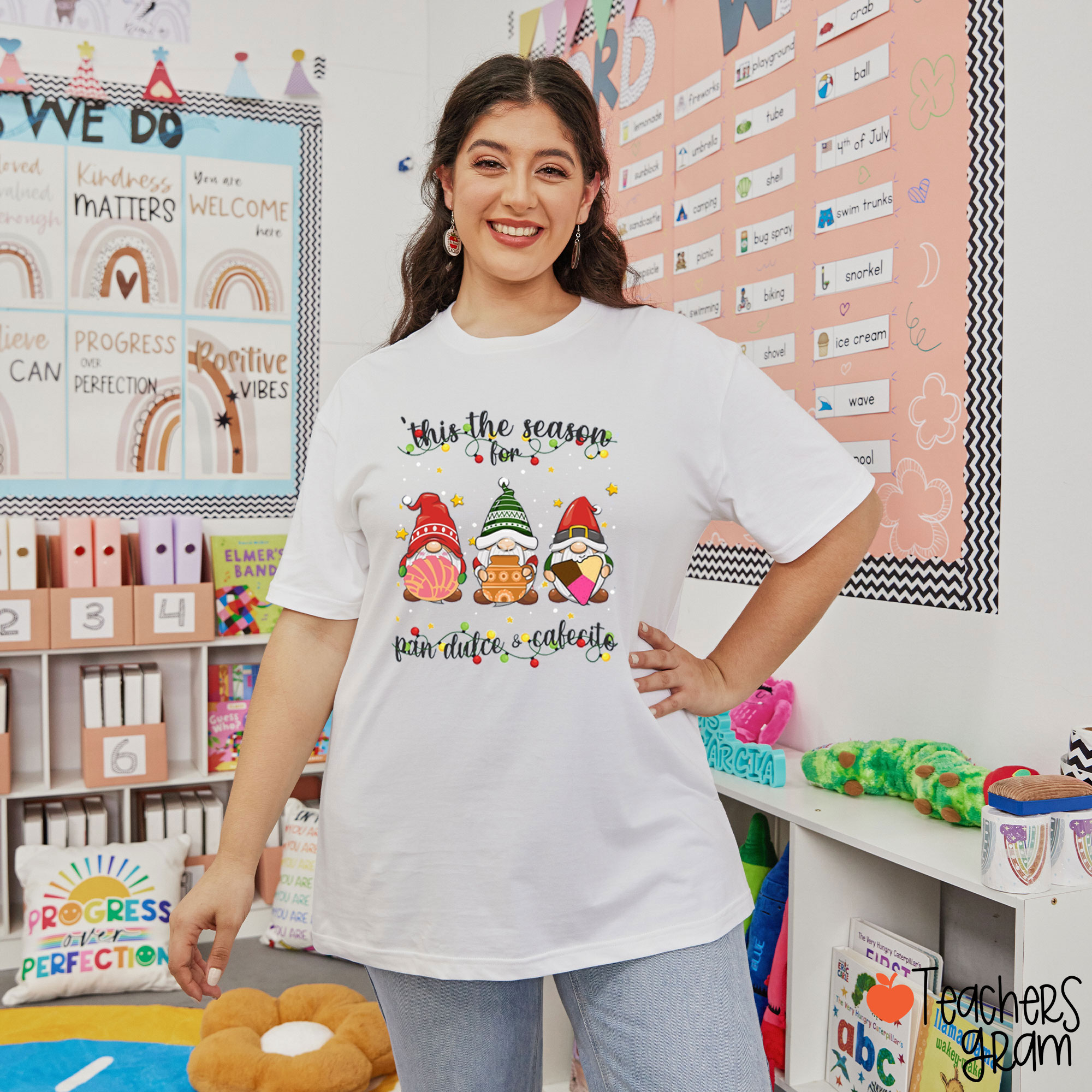 Tis The Season For Pan Dulce And Cafecito Spanish Teacher T-Shirt