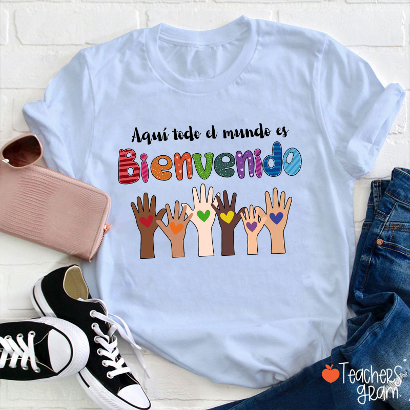 Aquí Todo El Mundo Es Bienvenido Spanish Teacher T-Shirt