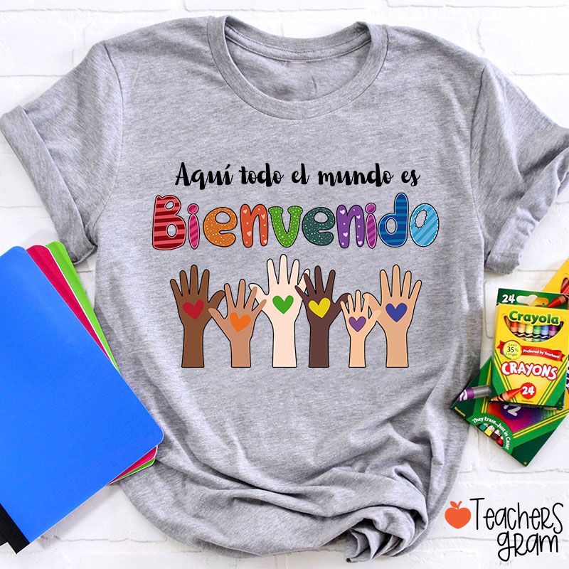 Aquí Todo El Mundo Es Bienvenido Spanish Teacher T-Shirt