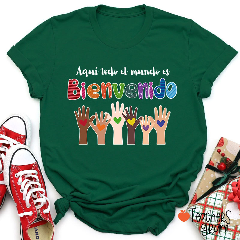 Aquí Todo El Mundo Es Bienvenido Spanish Teacher T-Shirt