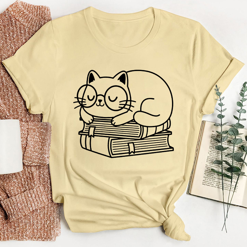 Cute Cat On The Book Teacher T-Shirt