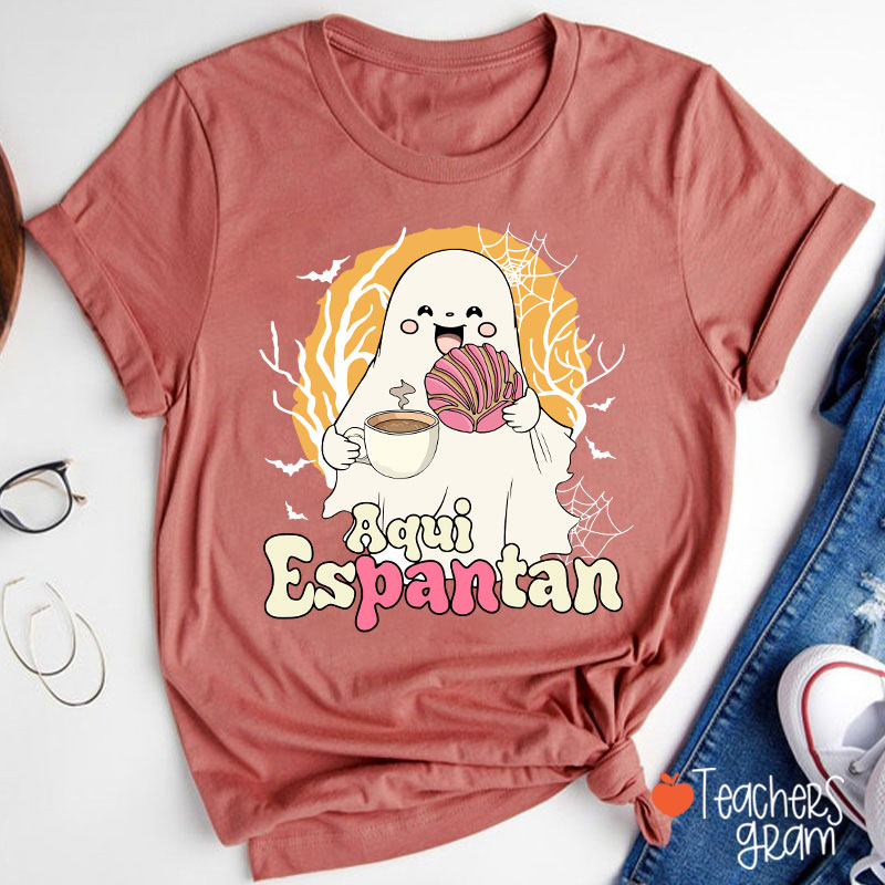 Aqui Espantan Halloween Spanish Teacher T-Shirt