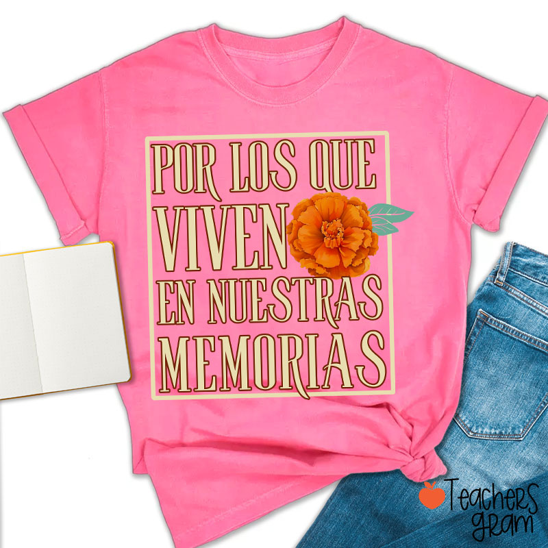 Por Los Que Viven En Nuestras Memorias Spanish Teacher T-Shirt