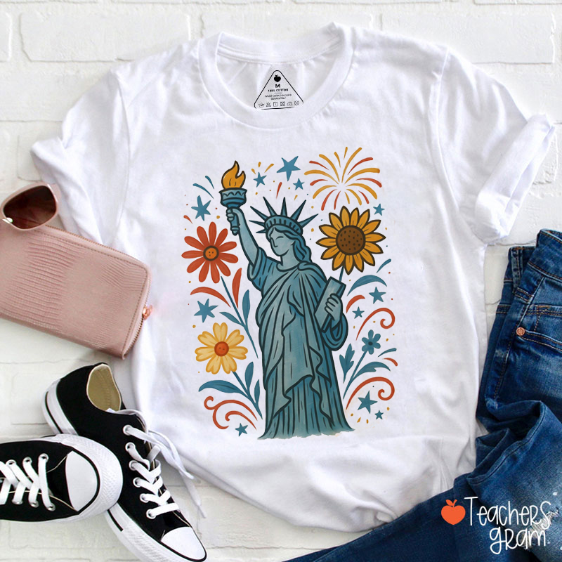 Retro America Statue Of Liberty Teacher T-Shirt