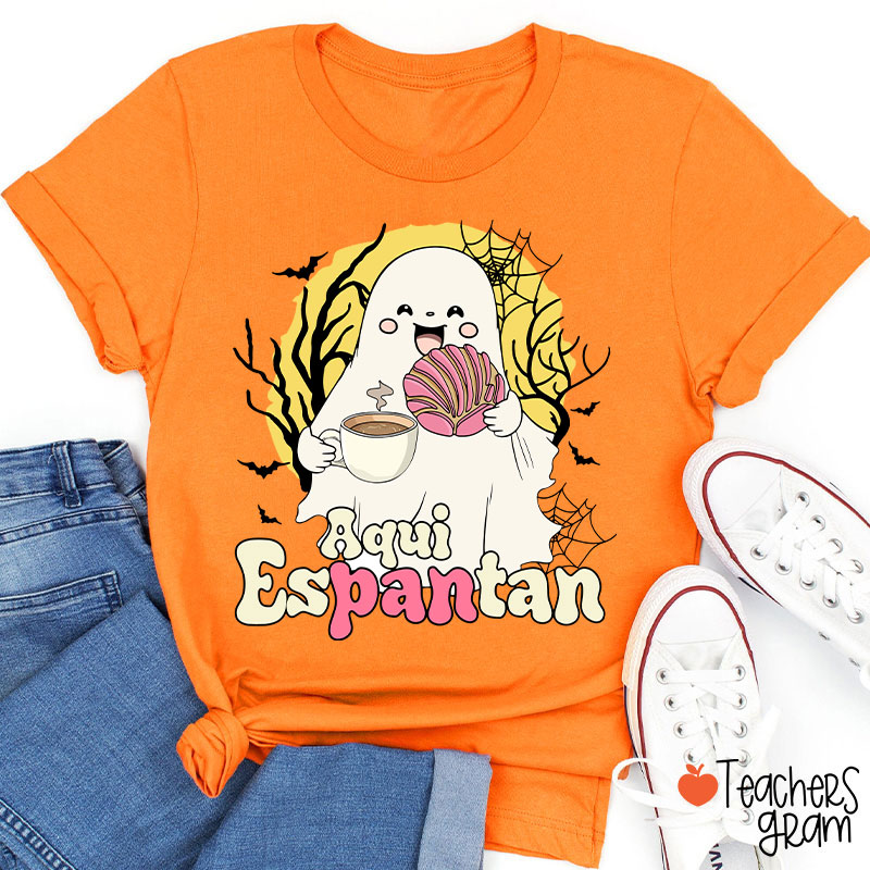 Aqui Espantan Halloween Spanish Teacher T-Shirt