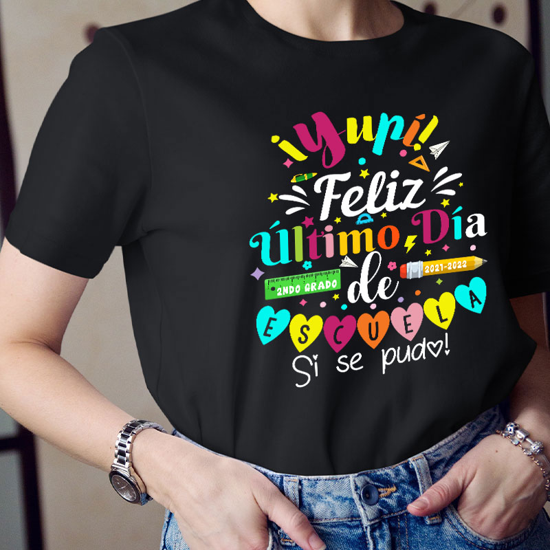 Personalized Último Día de Clases Teacher Spanish T-Shirt