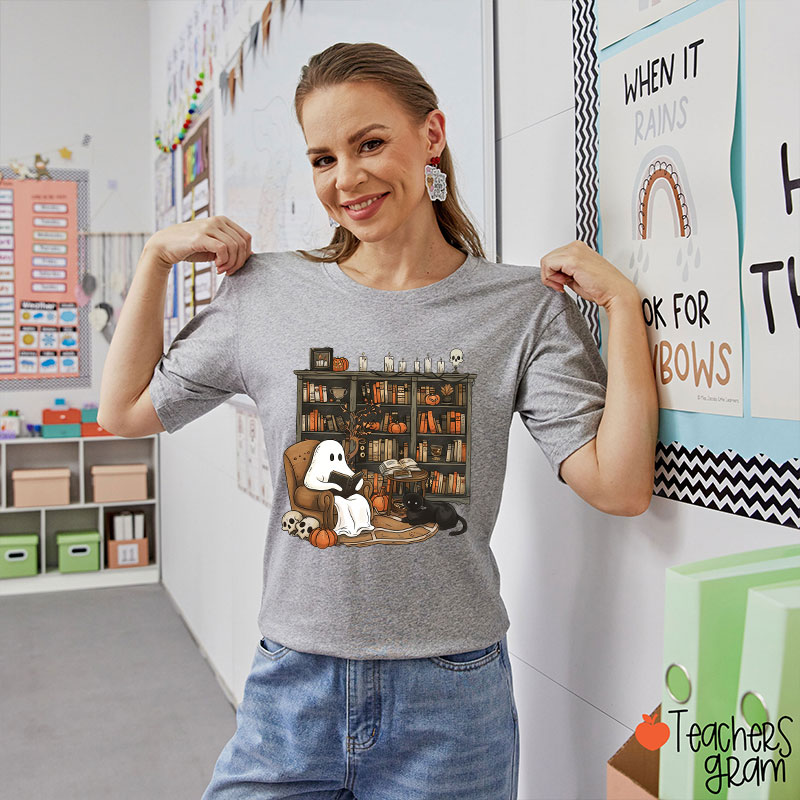 Ghost Reading Books Halloween Teacher T-Shirt