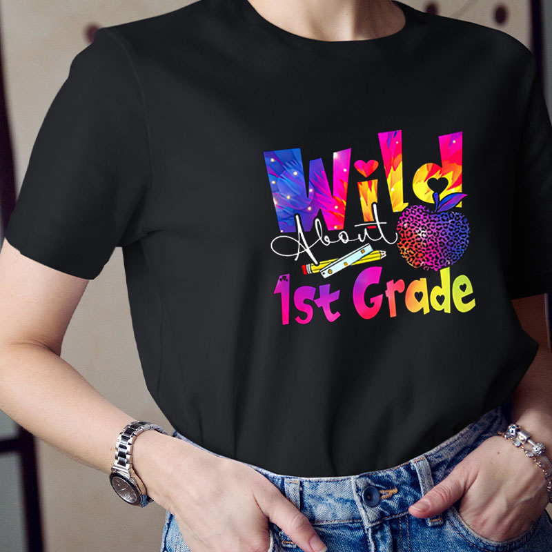 Personalized Grade Colorful Leopard Print Apple Icon Teacher T-Shirt