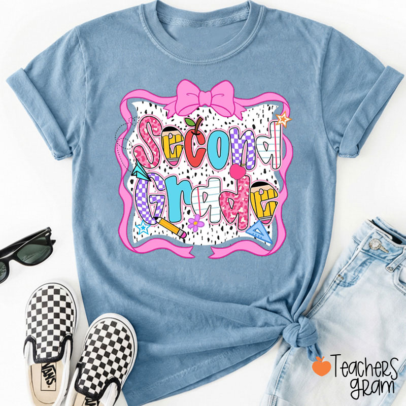Personalized Spotted Background Pink Bow And School Supplies Teacher T-Shirt