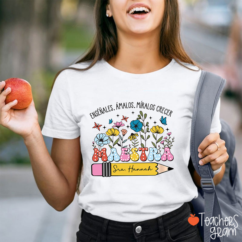 Personalized Name Ensenales Amalos Mira Los Crecer Maestra Spanish Teacher T-Shirt