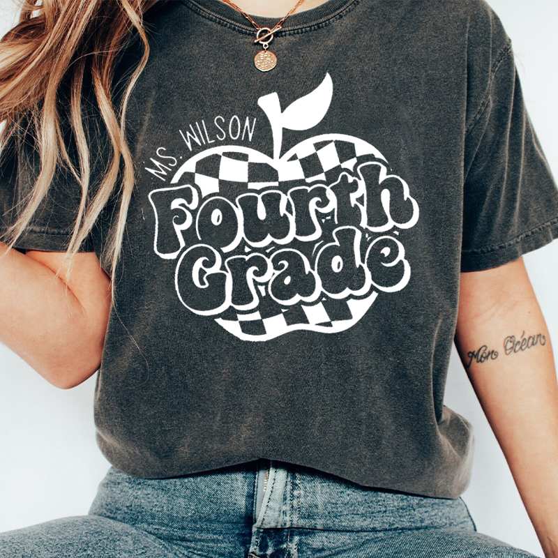 Personalized Teacher's Name And Grade Plaid Apple Icon Teacher Washed T-Shirt