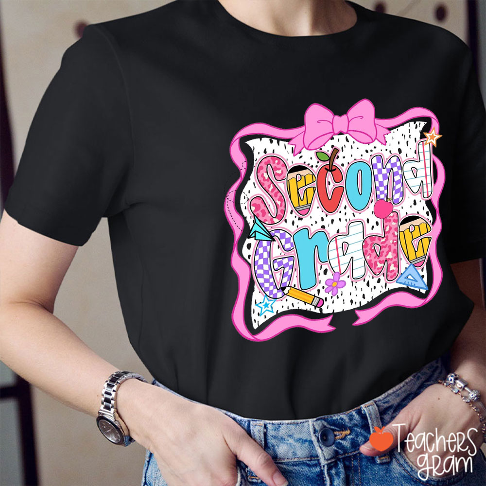 Personalized Spotted Background Pink Bow And School Supplies Teacher T-Shirt