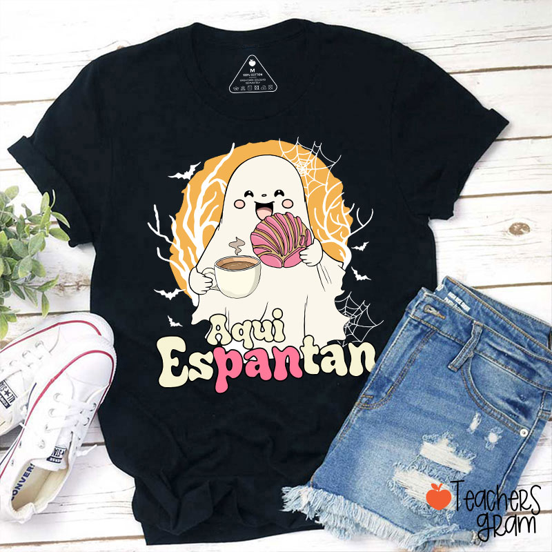 Aqui Espantan Halloween Spanish Teacher T-Shirt
