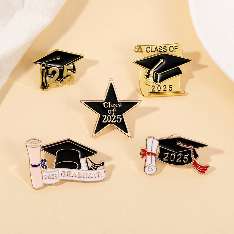 Graduation Season Bachelor Hat Teacher Pin