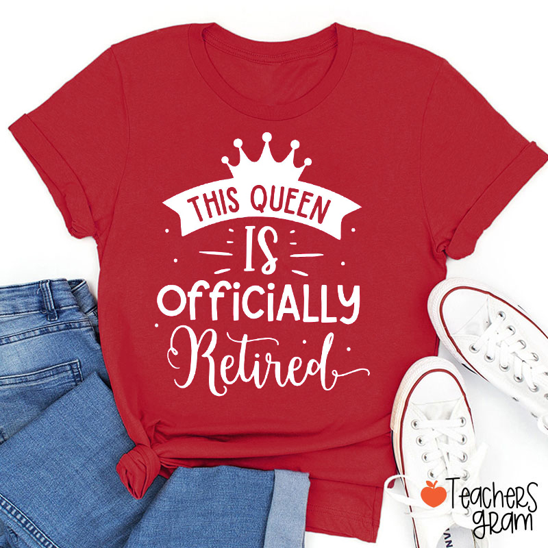 This Queen Is Officially Retired Teacher T-Shirt