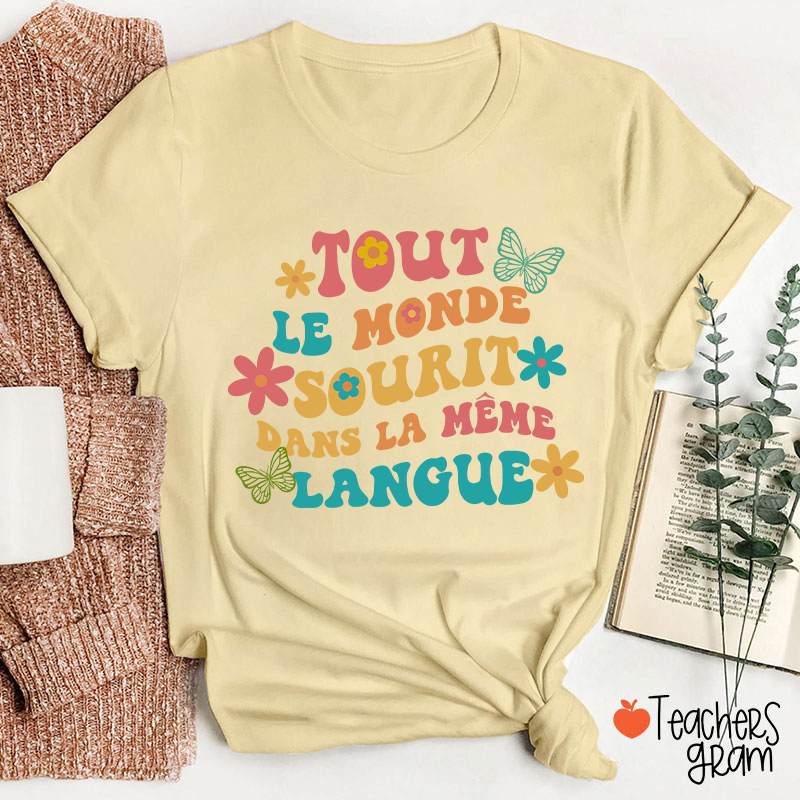 Tout Le Monde Sourit Dans La Même Langue French Teacher T-Shirt