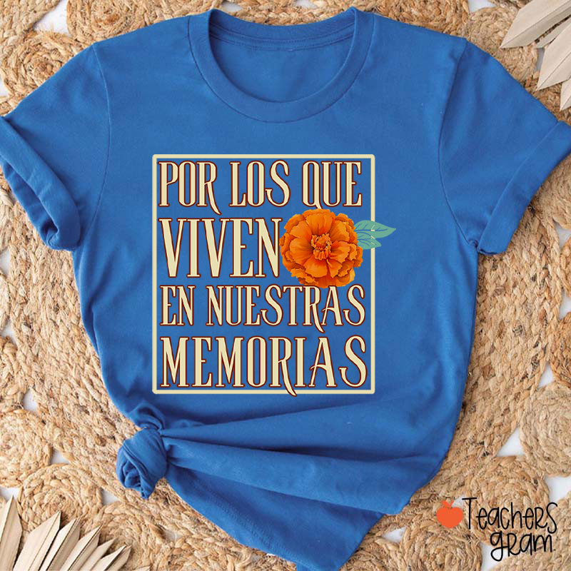 Por Los Que Viven En Nuestras Memorias Spanish Teacher T-Shirt
