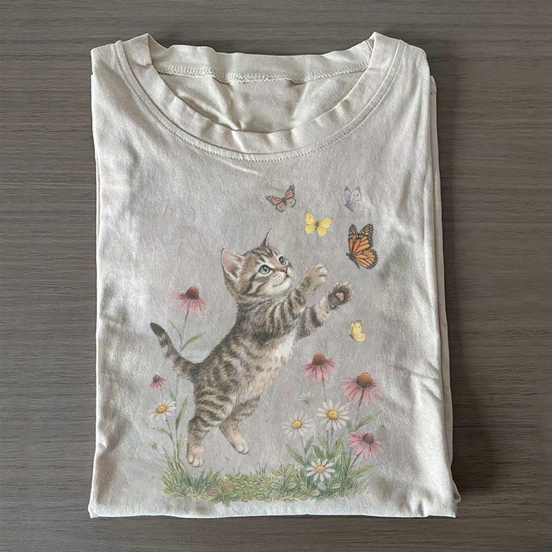 Vintage Cute Kitten Butterfly 90s Graphic T-shirt